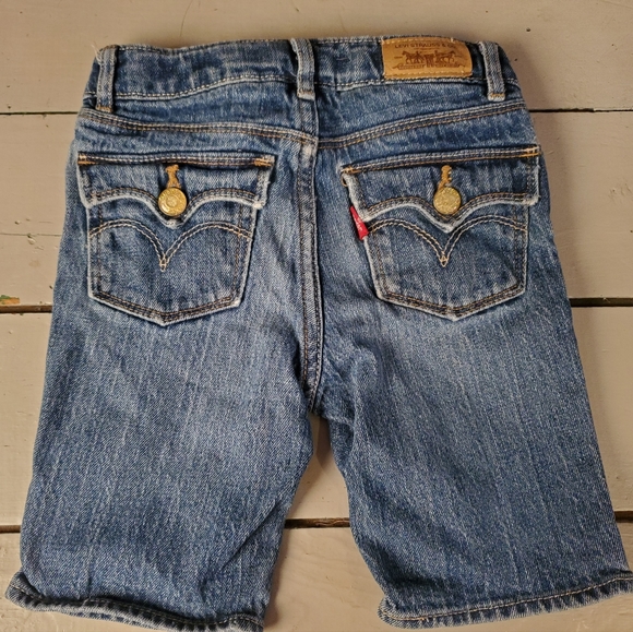 Girls Levi's shorts - Picture 2 of 3